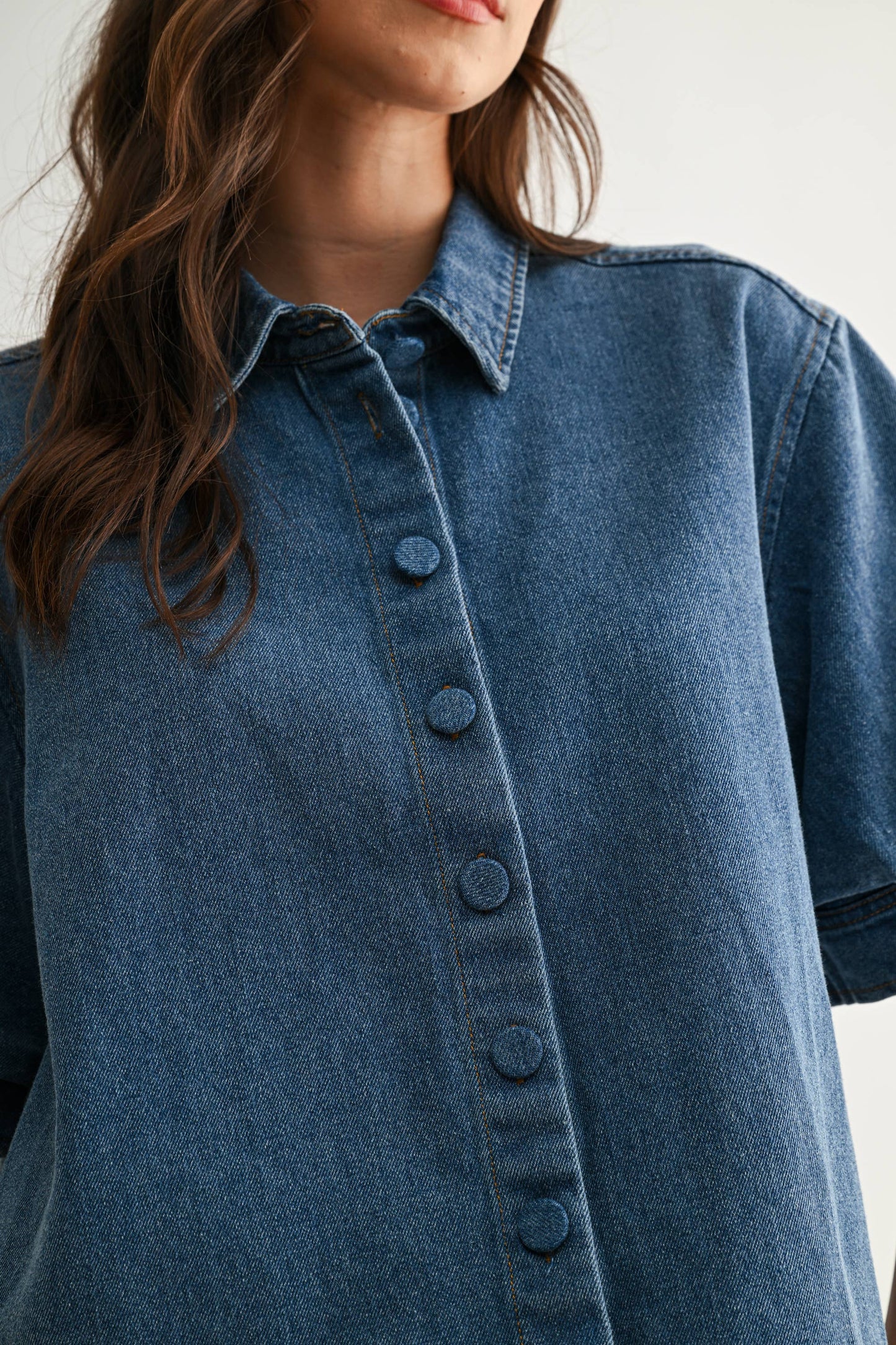 CJT26783 Short-Sleeve Cropped Denim Shirt