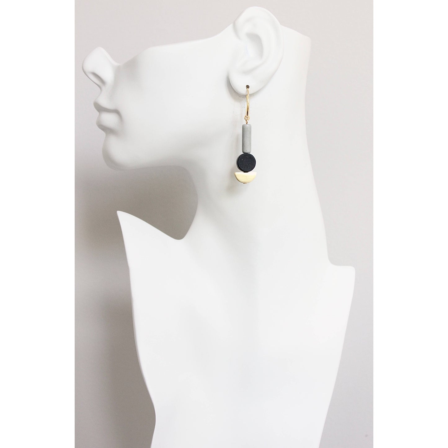 FERE36 Geometric Gray and Black Dangle Earrings