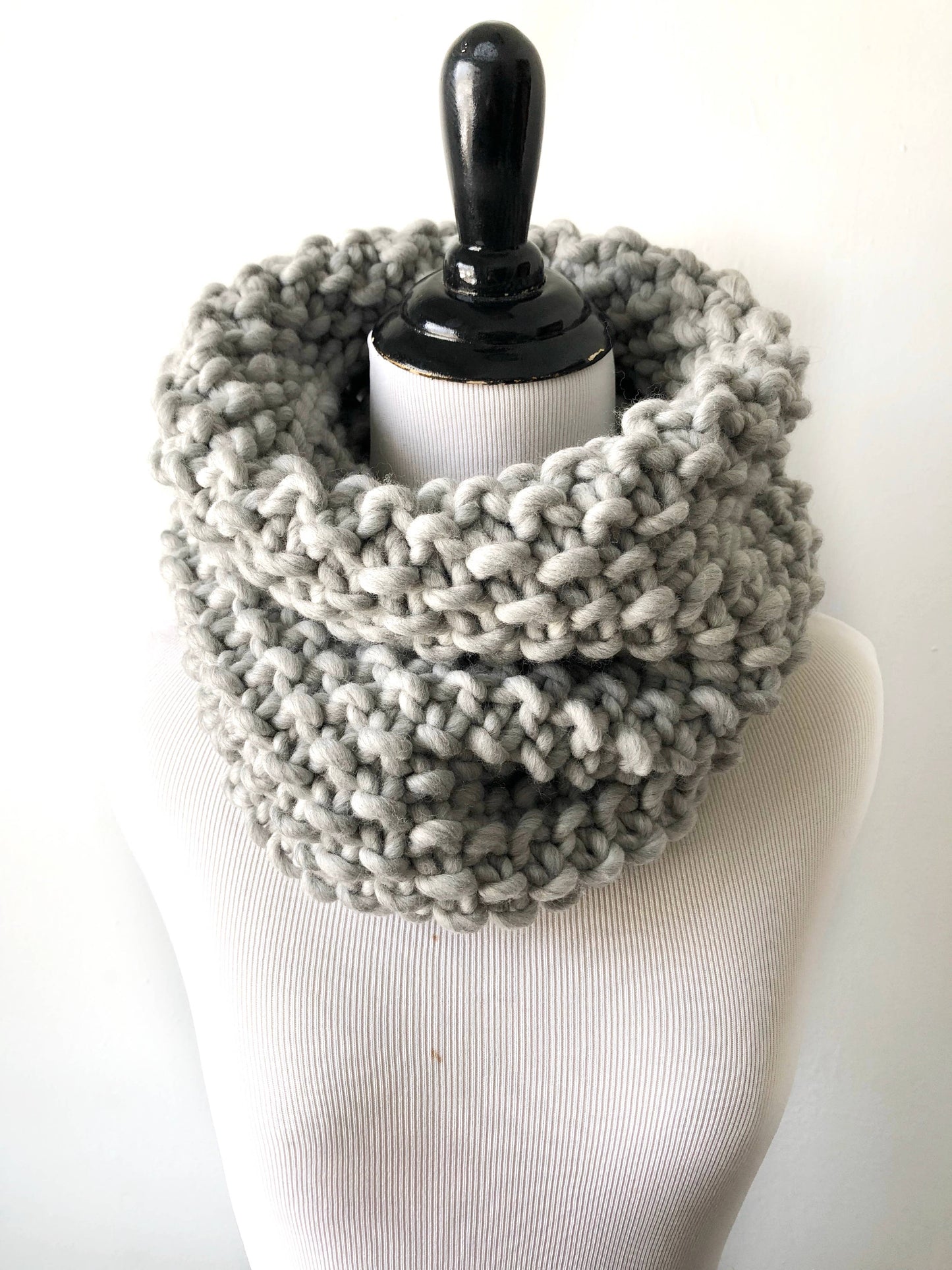 Bubble Fluff Cowl in Silver