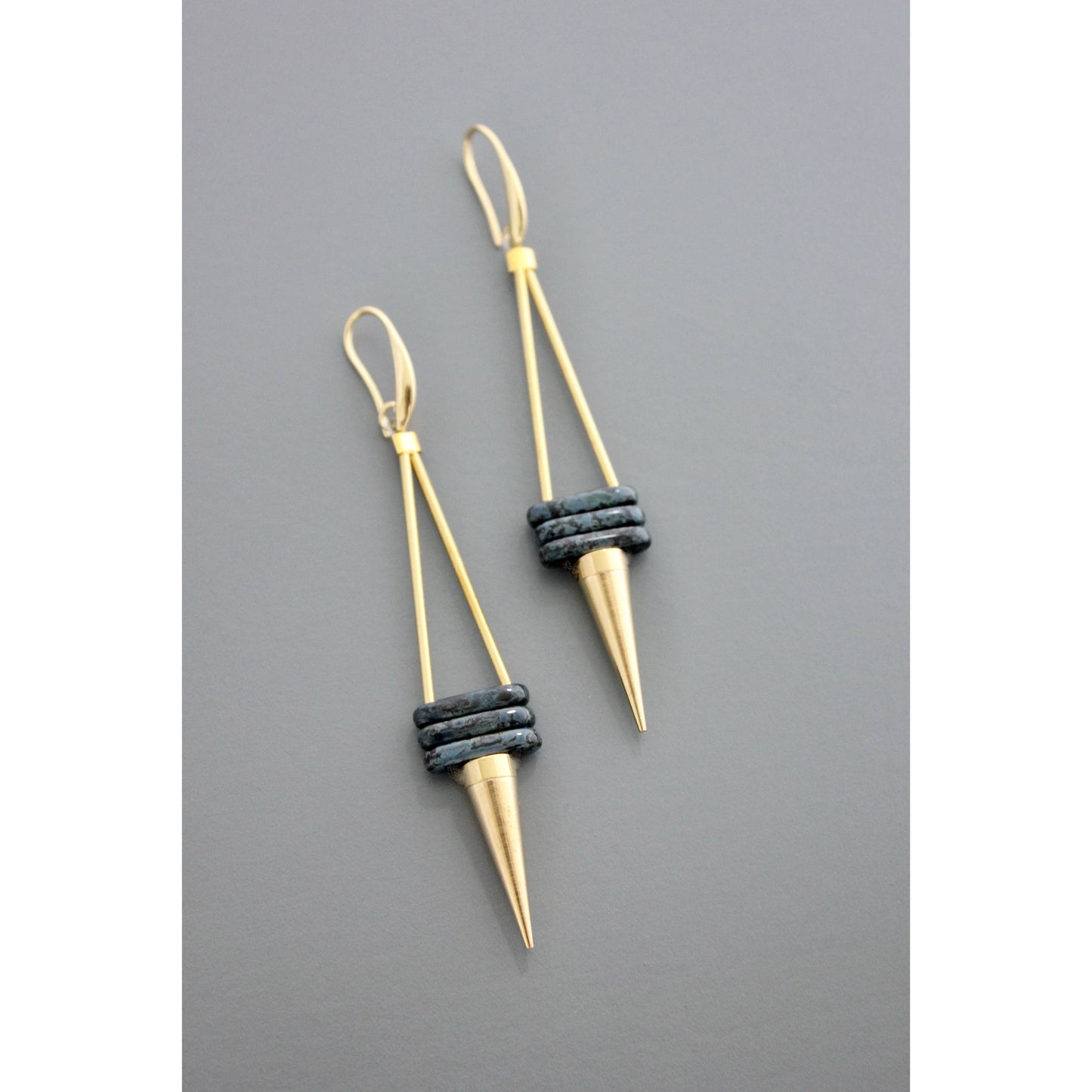 FERE109 Geometric Glass and Brass Spike Dangle Earrings