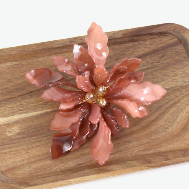 B25284 Polyresin Flower Brooch