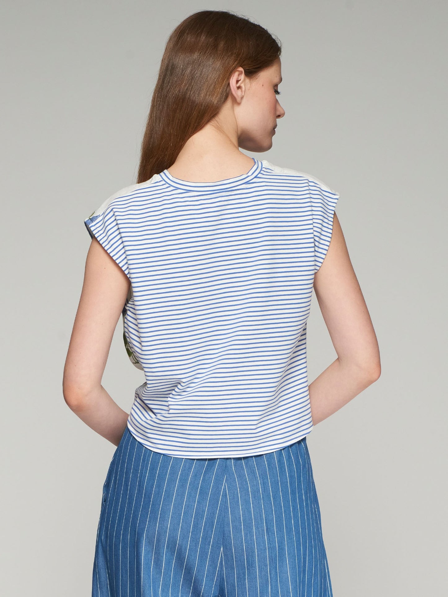 T-SHIRT ALIZA FLOR AZUL LINO