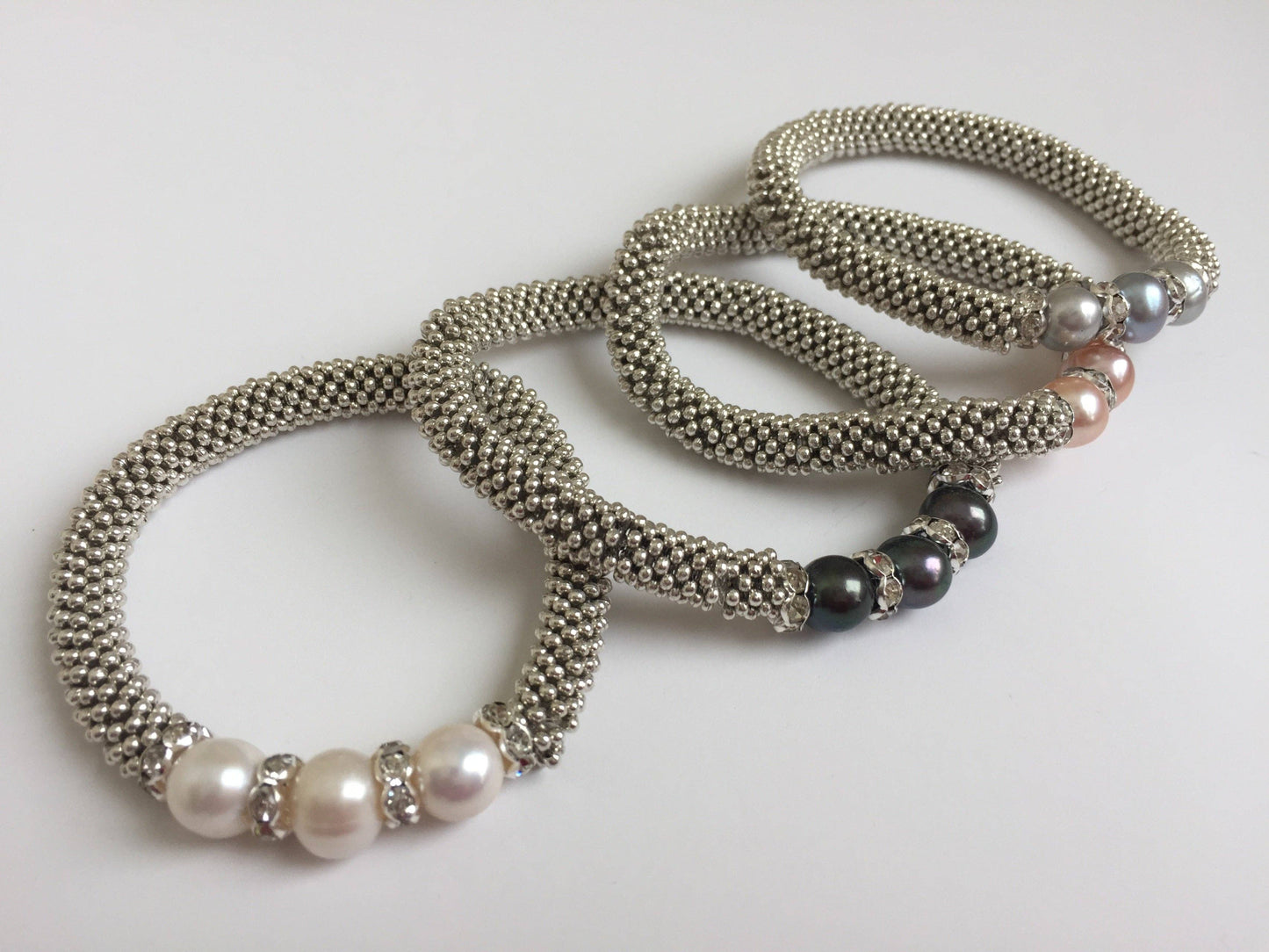 #97B 3 Pearl Stretch Bracelet
