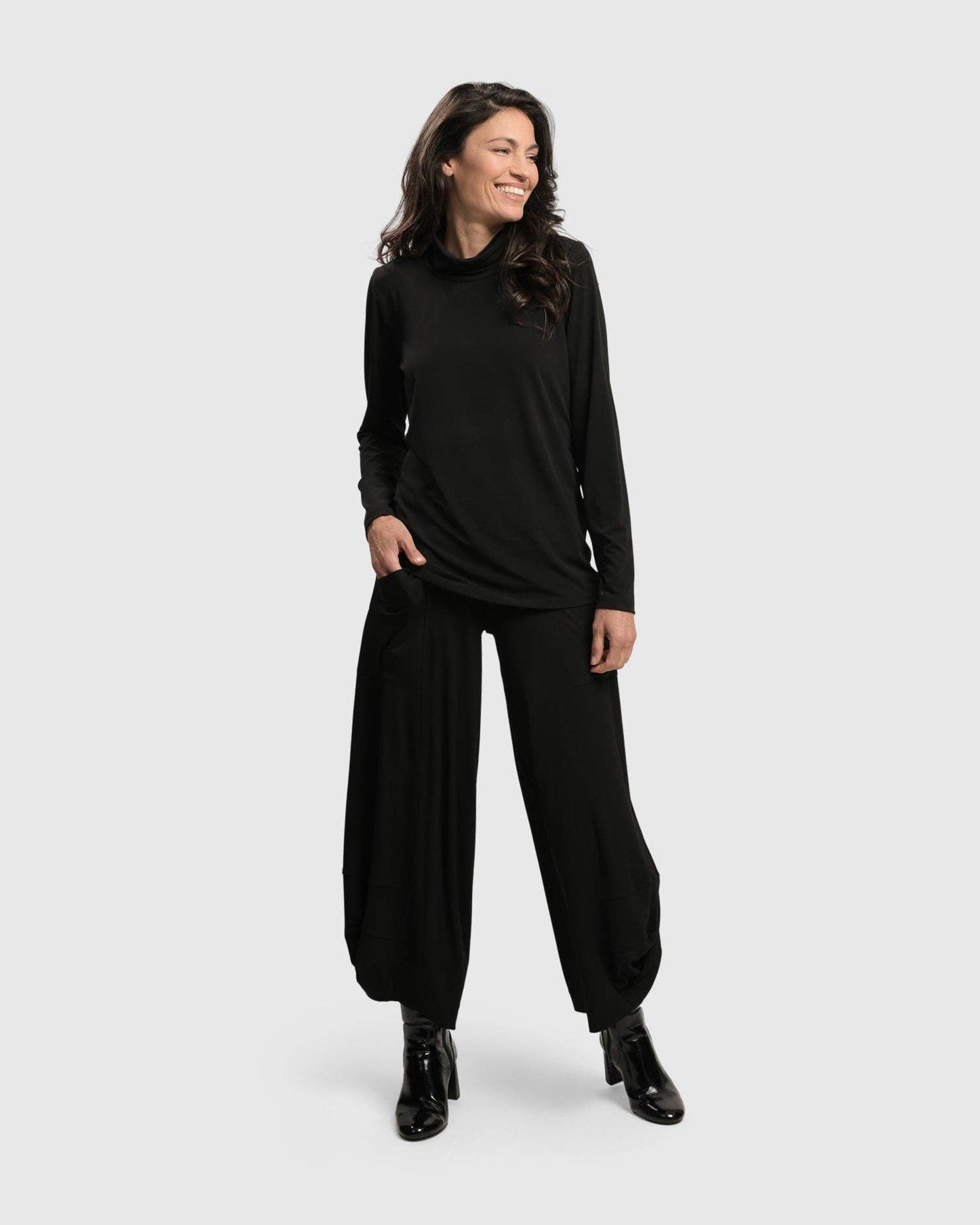 ESSENTIAL PUNTO POCKETS PANTS, BLACK