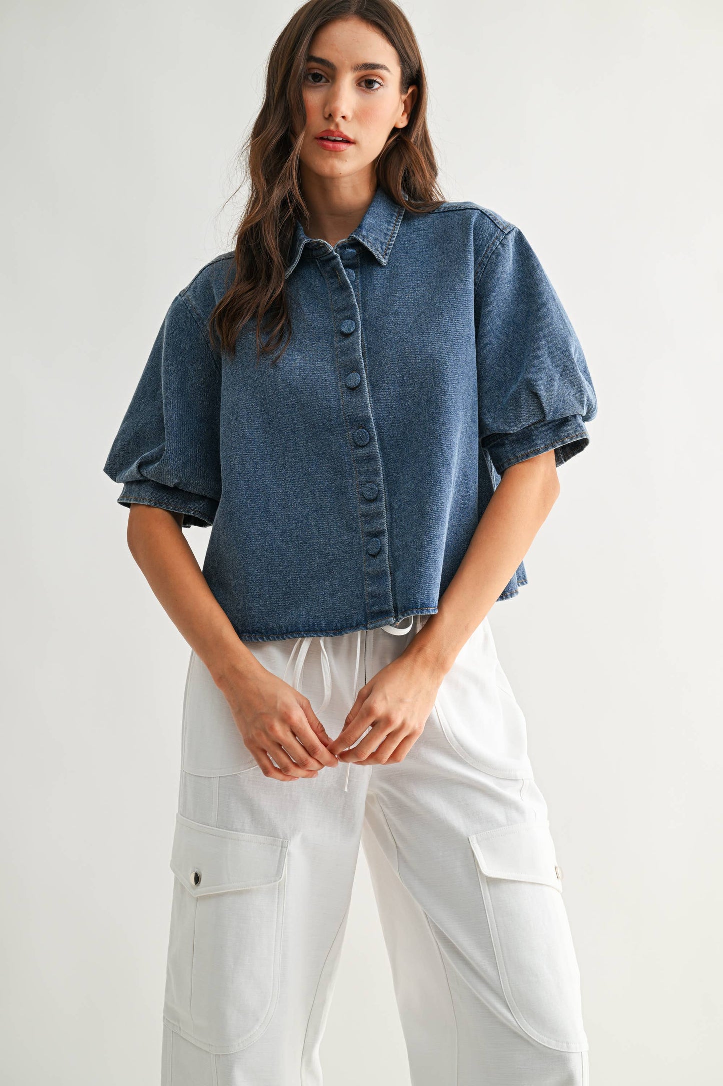 CJT26783 Short-Sleeve Cropped Denim Shirt