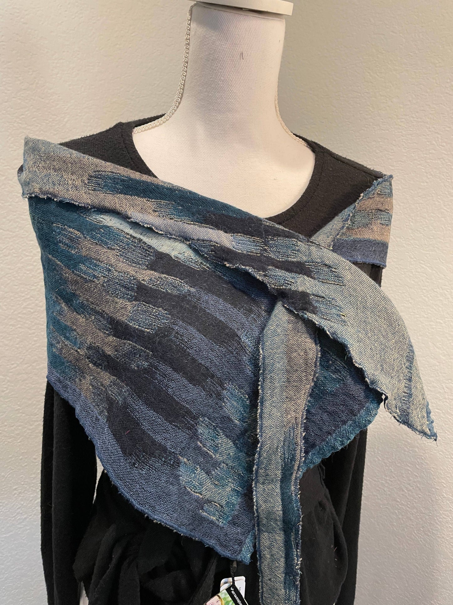 510/Pointed scarf~ Morocco Blue 