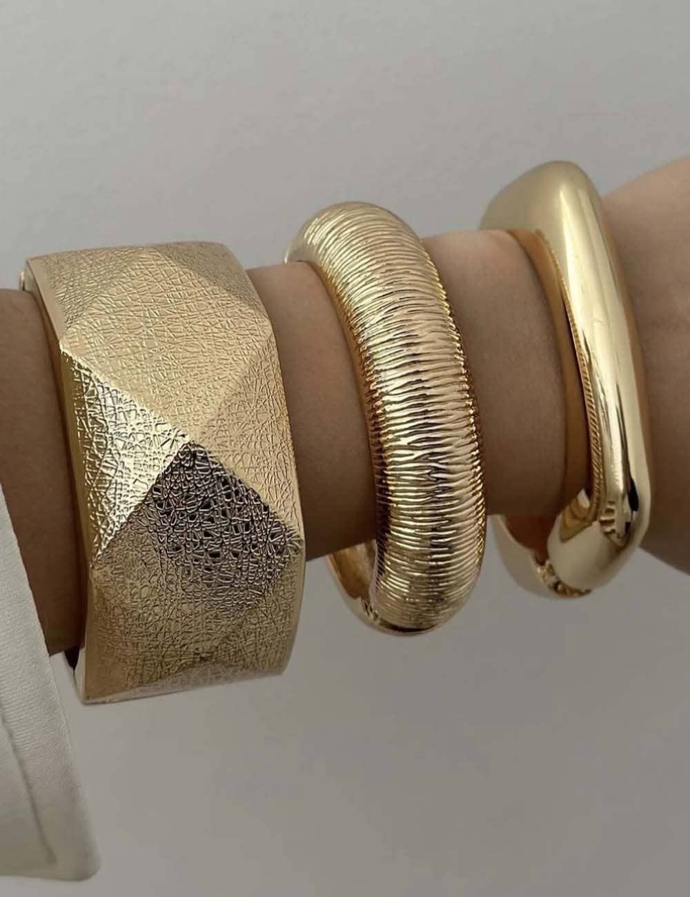 Stylish Chunky Wide Bangle Bracelet DP25F819