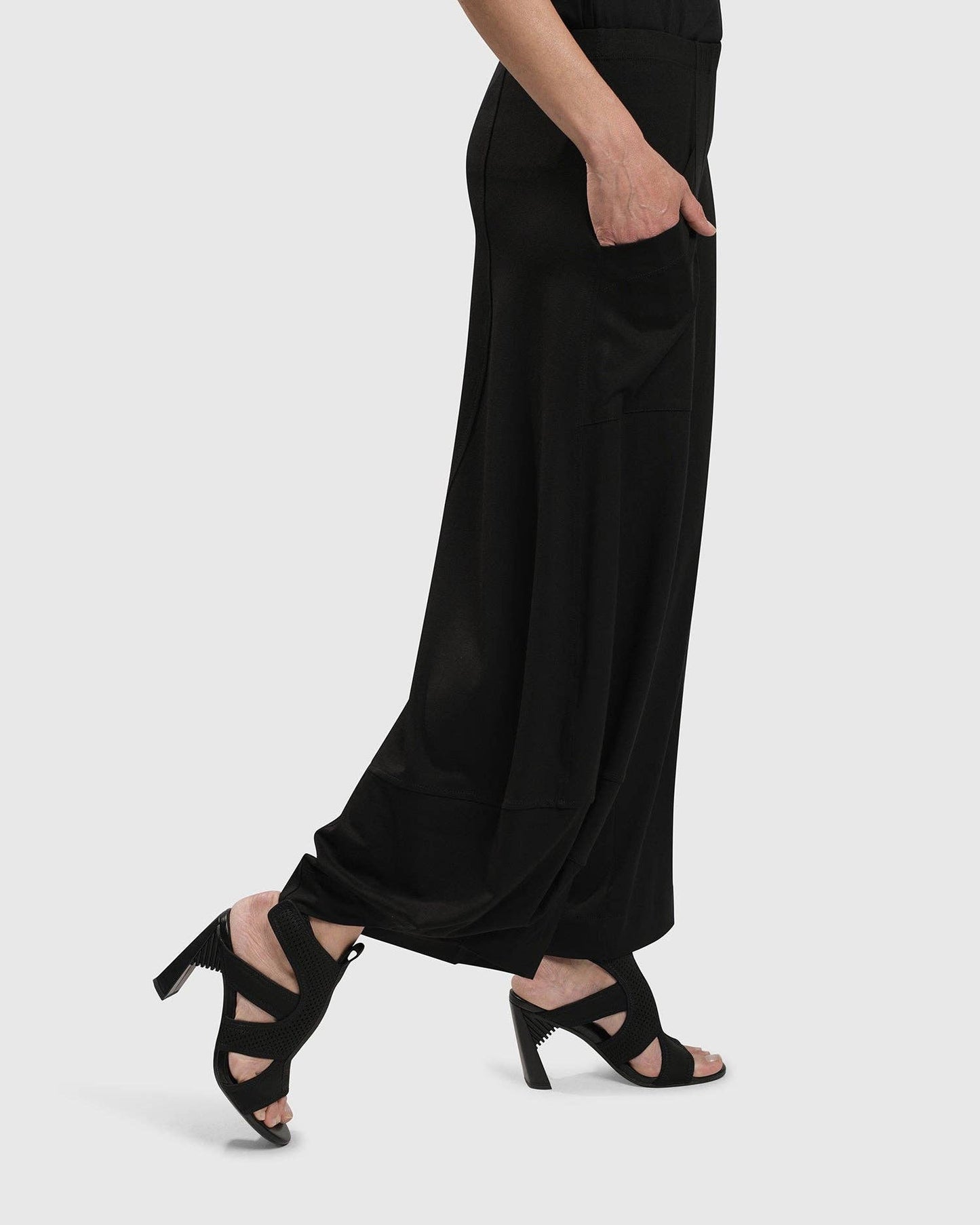 ESSENTIAL PUNTO POCKETS PANTS, BLACK