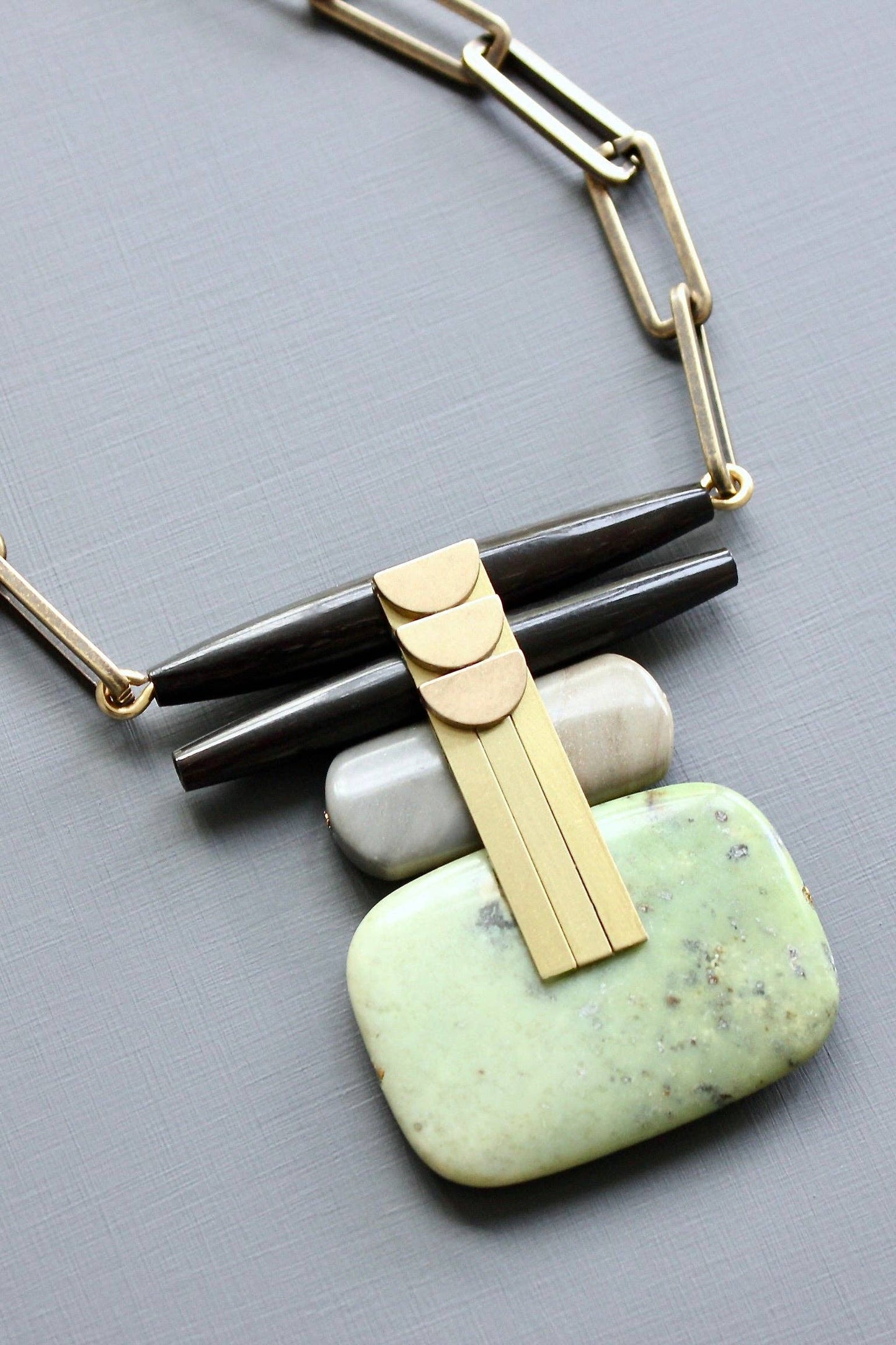 LEX320 Green and black ArtDeco pendant necklace