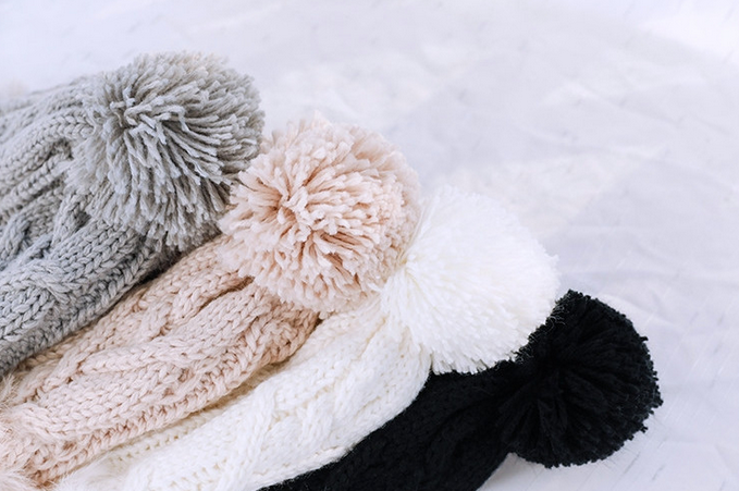 Women Winter hat pompom beanie Cable Knit hat Faux Fur Tie
