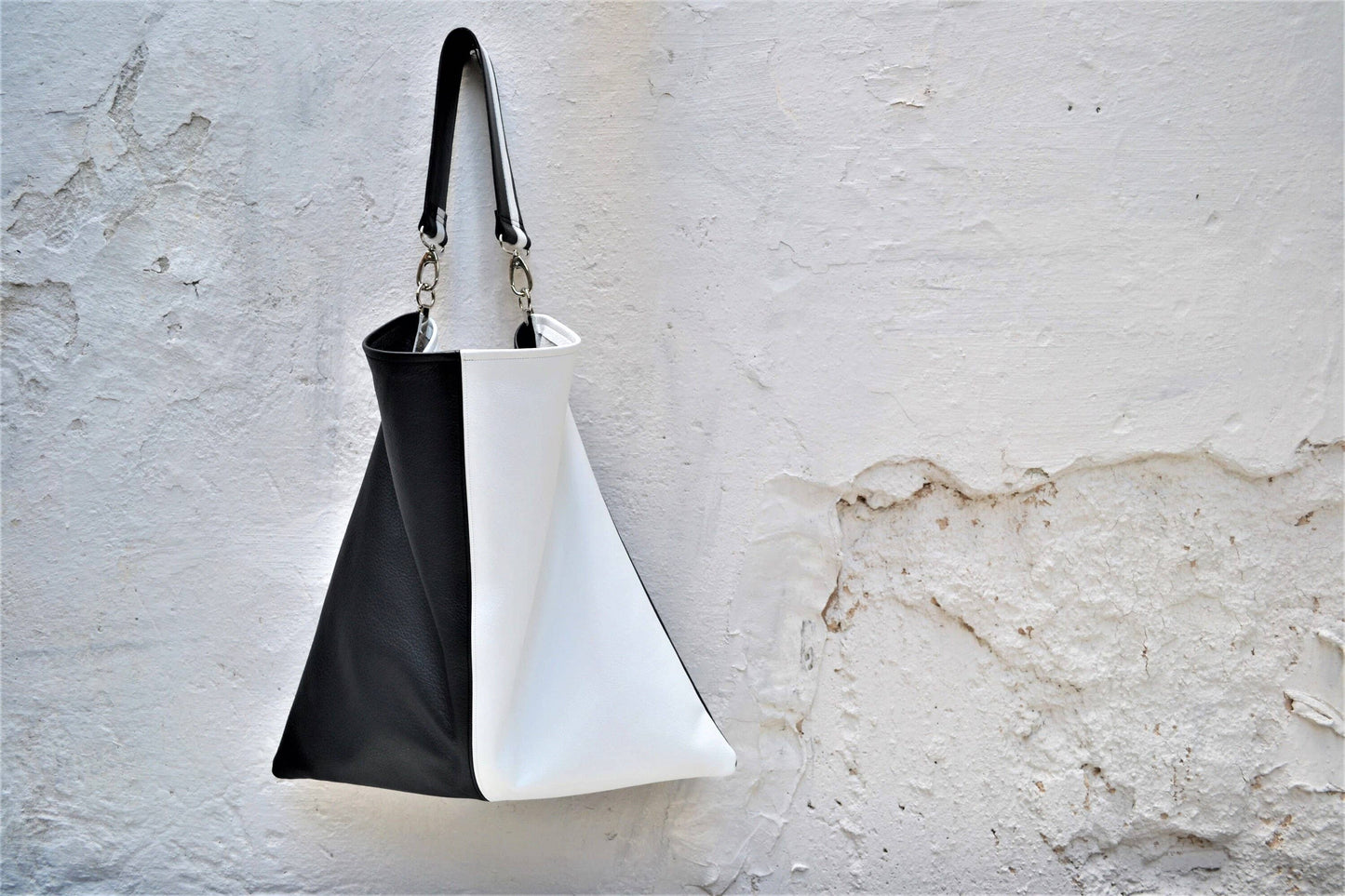 Akathi double leather bag in black & white