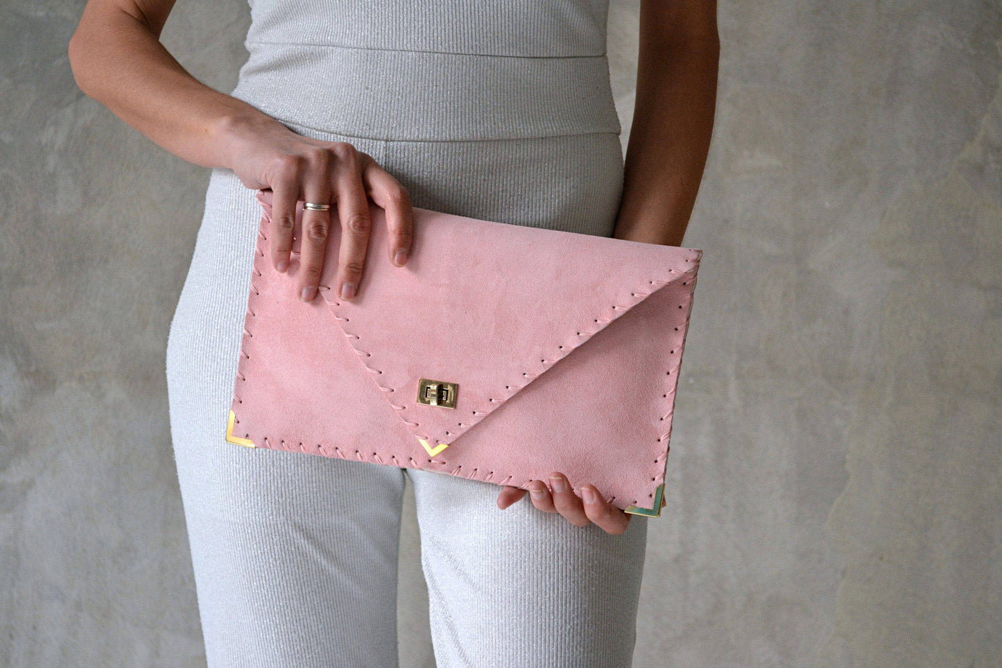 Symmetria soft clutch in pink