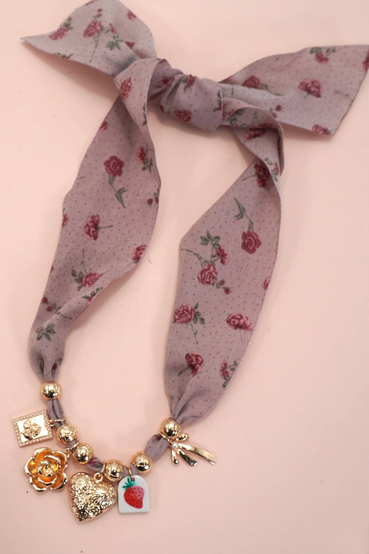 SCARF CHARM NECKLACE-FLOWER STRAWBERRY HEART BOW | 80N92366