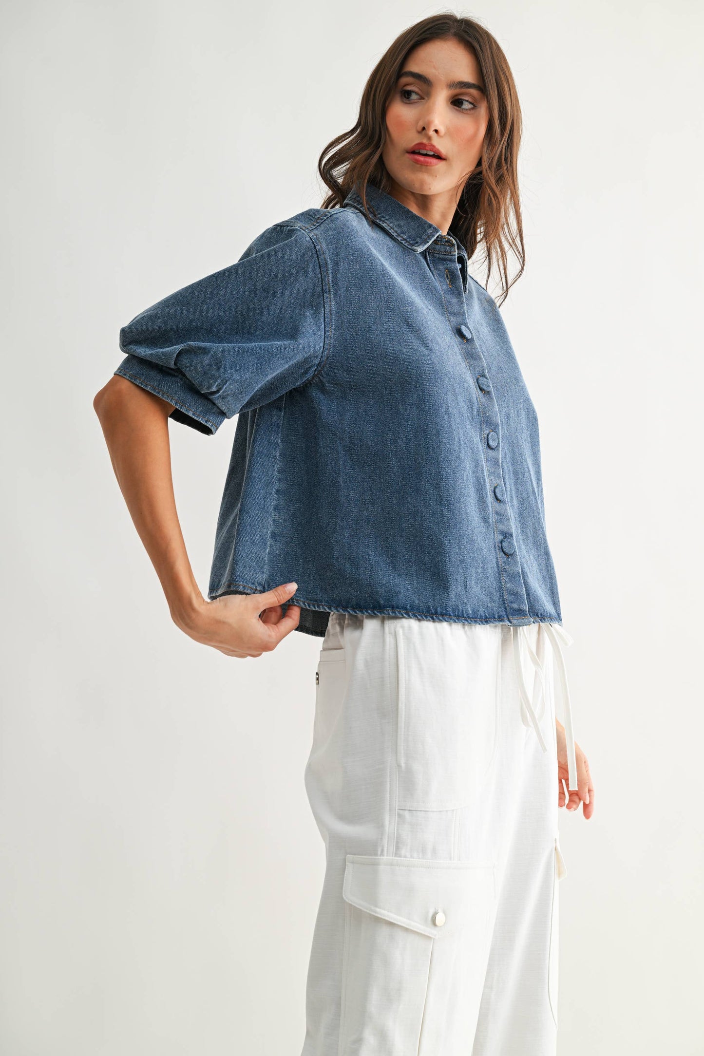 CJT26783 Short-Sleeve Cropped Denim Shirt