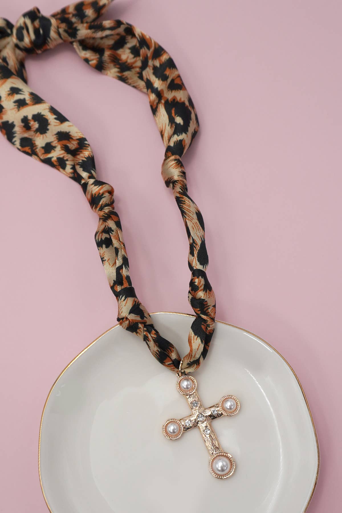 HANDMADE SCARF CHARM NECKLACE | 80N91790