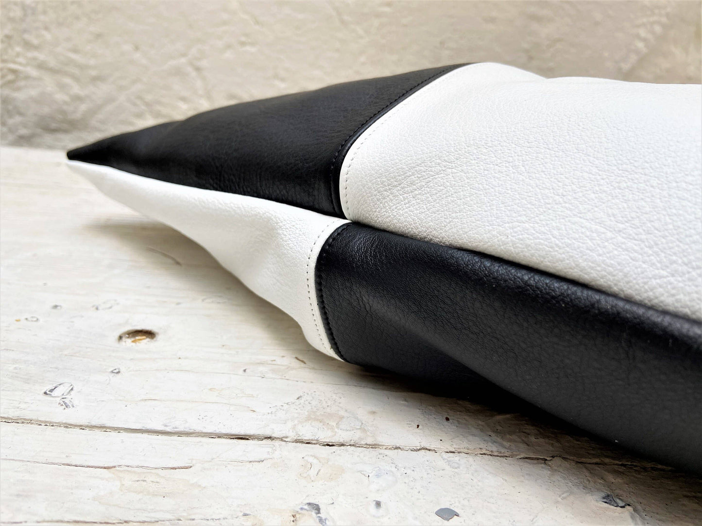 Akathi double leather bag in black & white