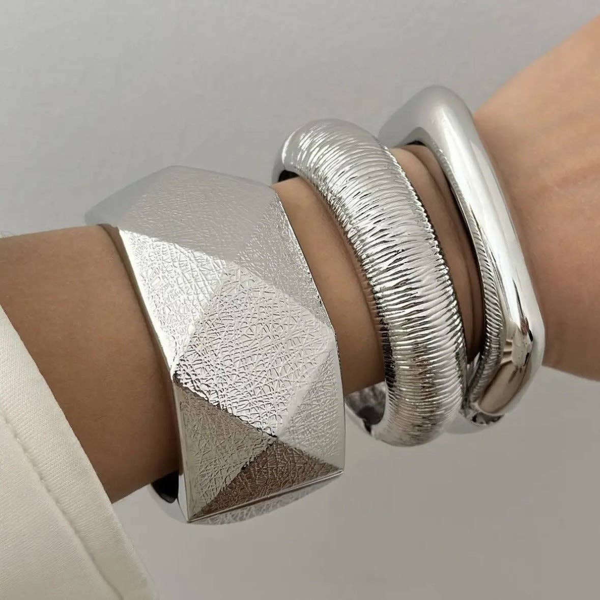 Stylish Chunky Wide Bangle Bracelet DP25F819