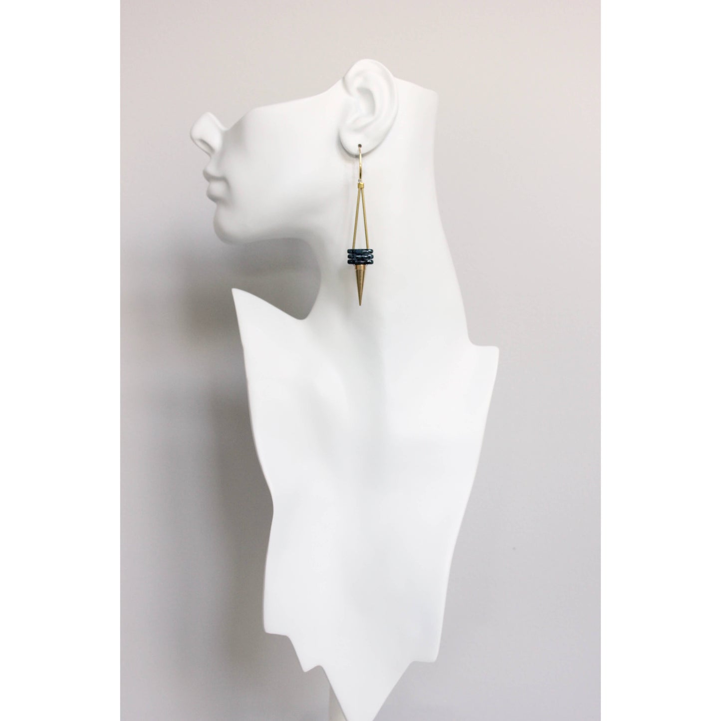 FERE109 Geometric Glass and Brass Spike Dangle Earrings