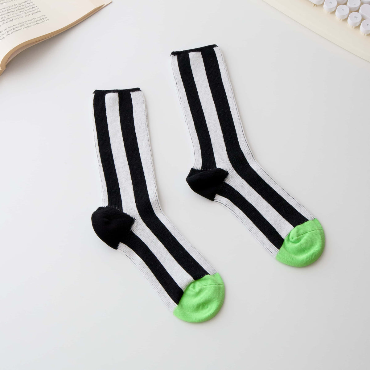 Women’s Cotton Striped Crew Socks – Contrast Toe