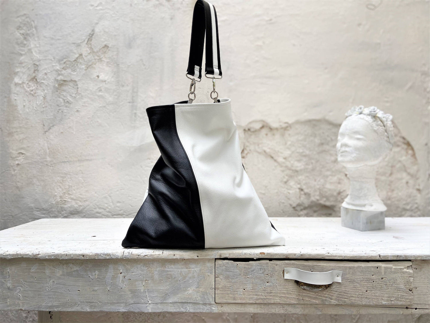 Akathi double leather bag in black & white