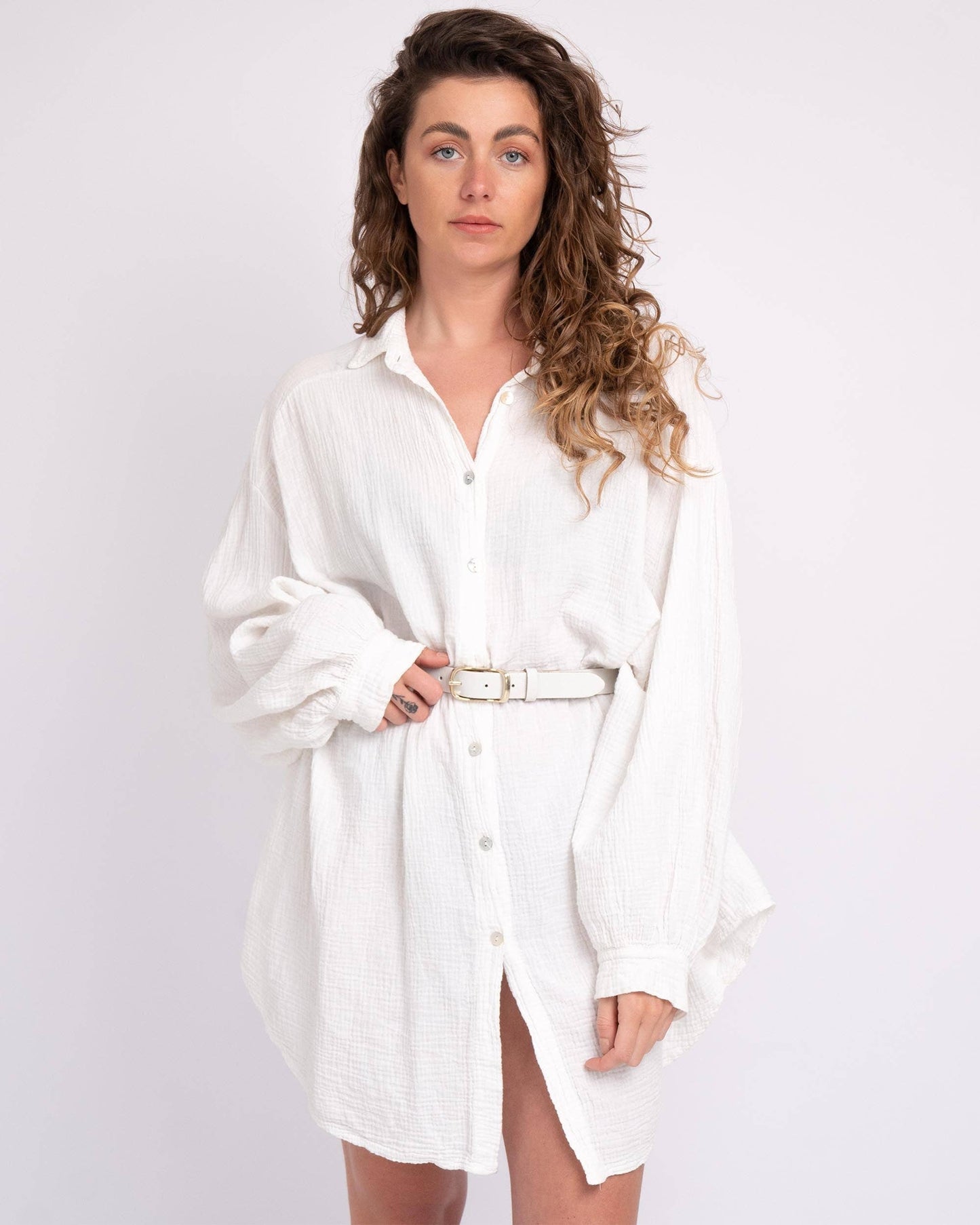 Lasse | Gold Buckle Skinny Classic Design Leather Belt Women