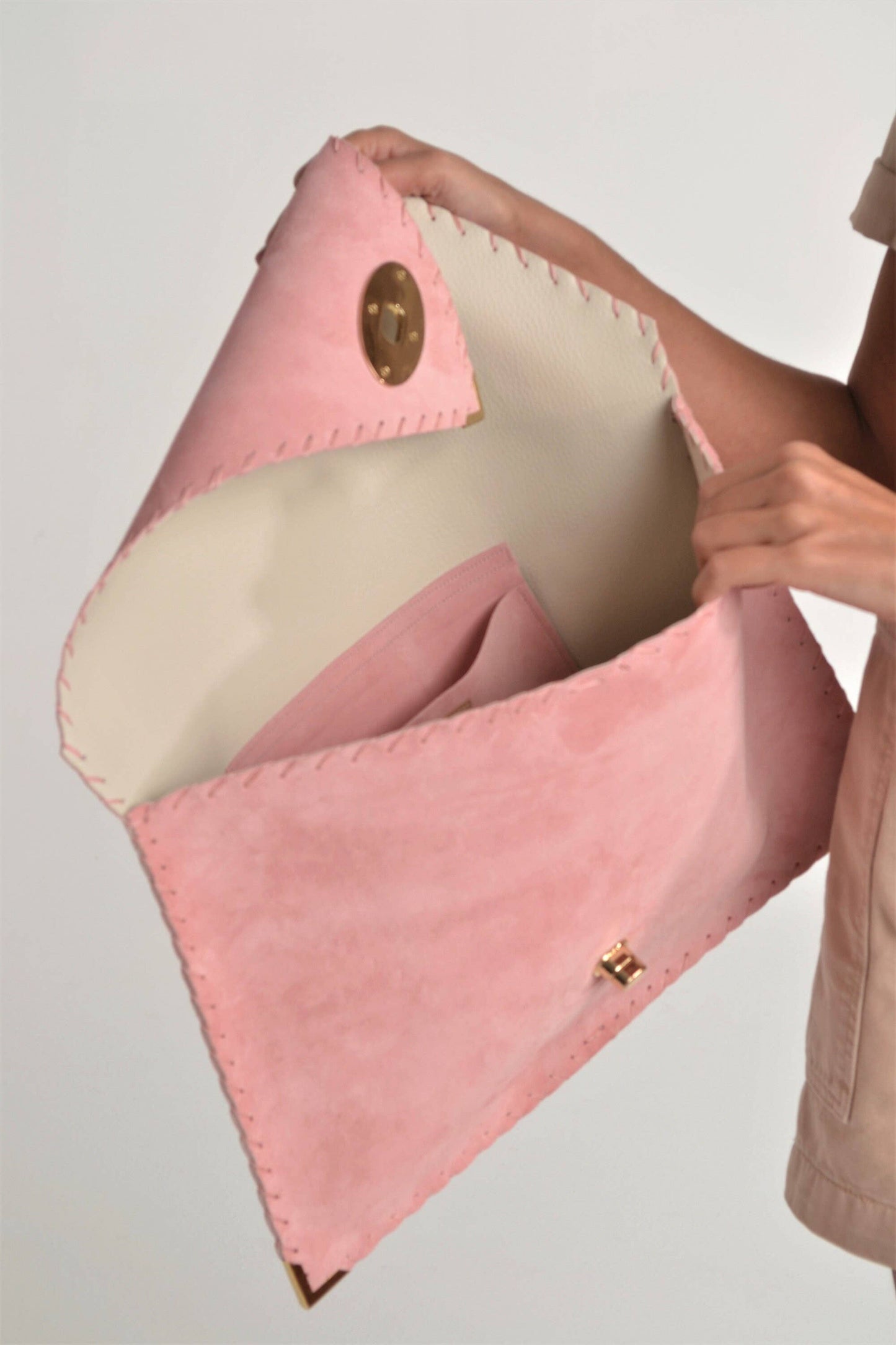 Symmetria soft clutch in pink