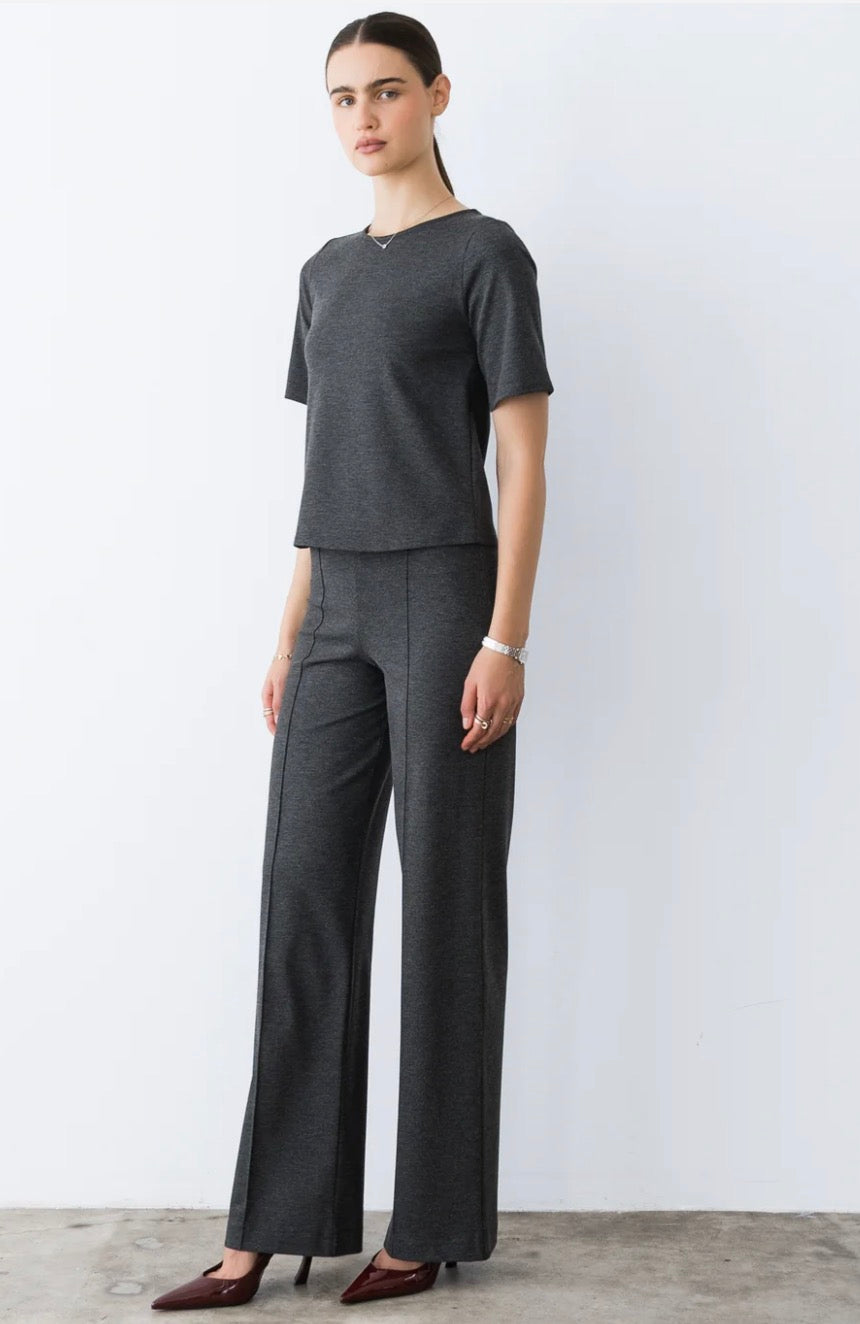 CHARCOAL PONTE KNIT EXTENDED SHORT SLEEVE TOP