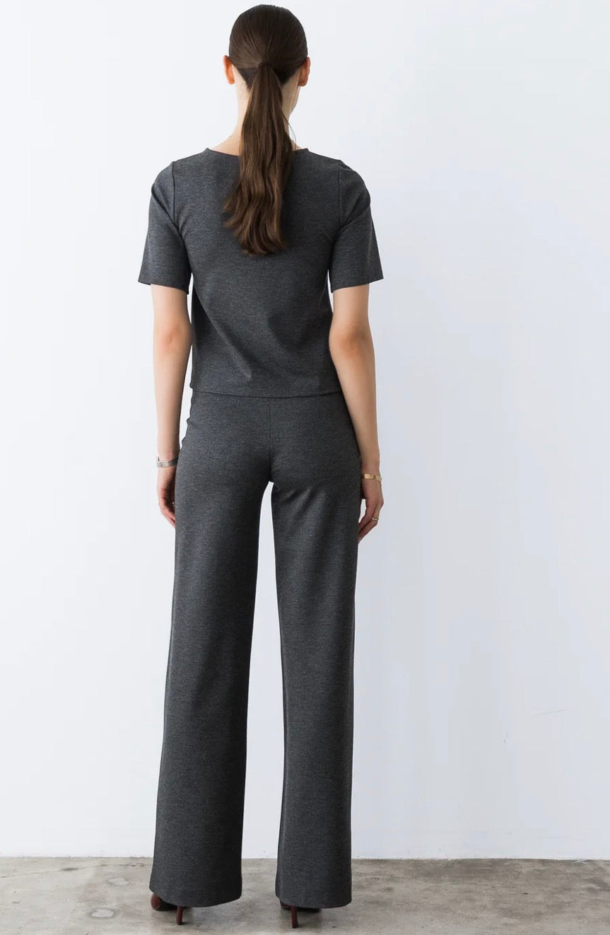 CHARCOAL PONTE KNIT EXTENDED SHORT SLEEVE TOP