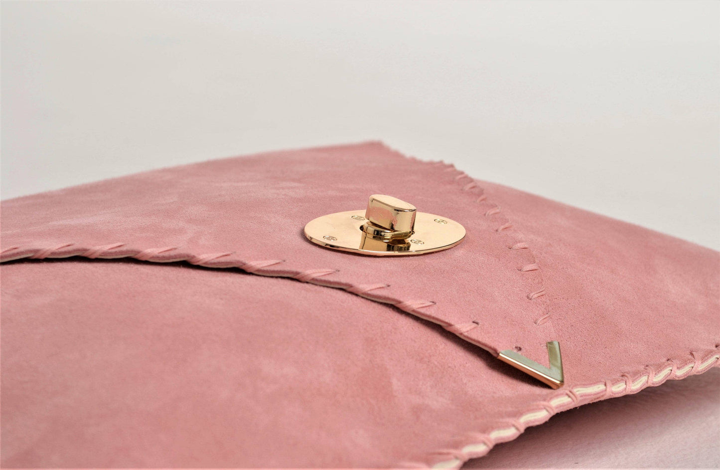 Symmetria soft clutch in pink