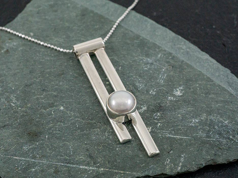 Modern Chimes Pendant with Pearl