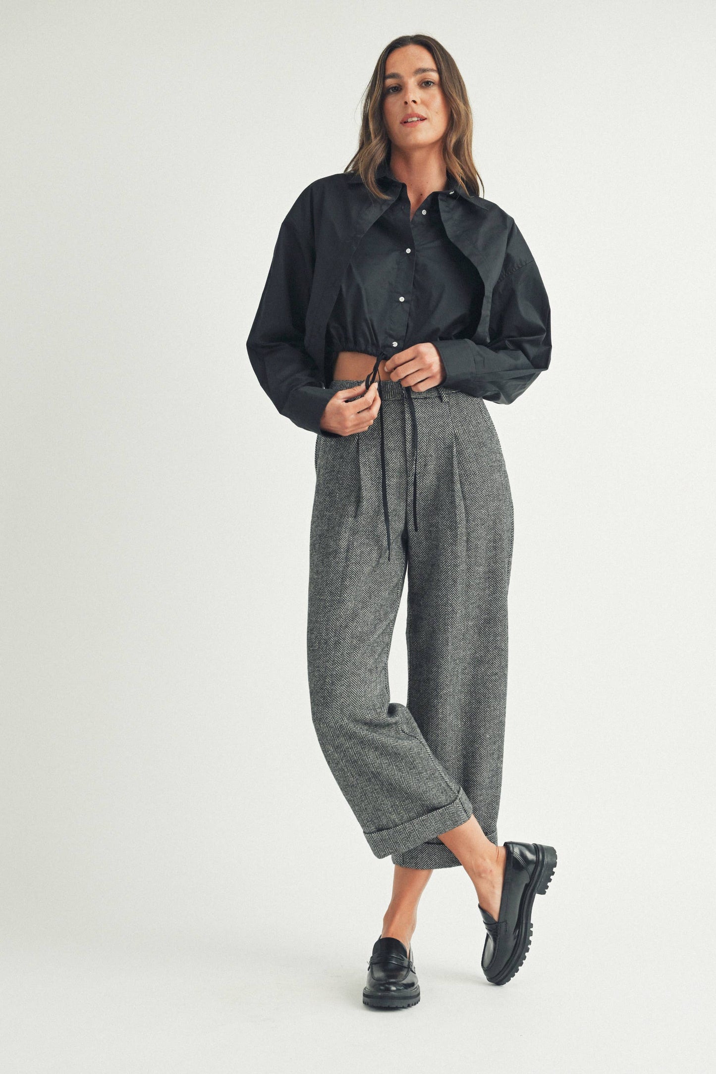 HERRINGBONE PLEATED WIDE LEG PANTS