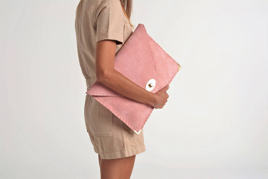 Symmetria soft clutch in pink