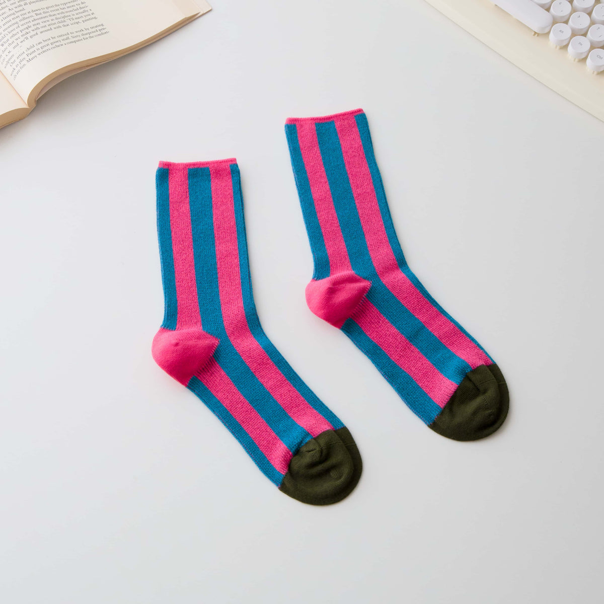 Women’s Cotton Striped Crew Socks – Contrast Toe
