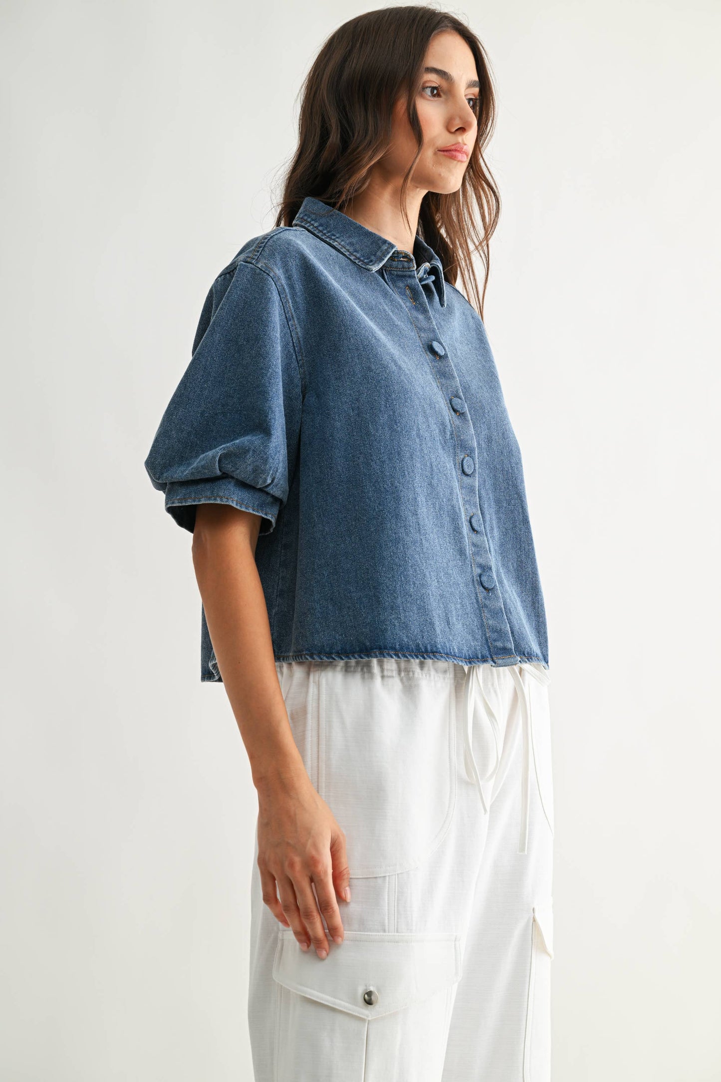 CJT26783 Short-Sleeve Cropped Denim Shirt